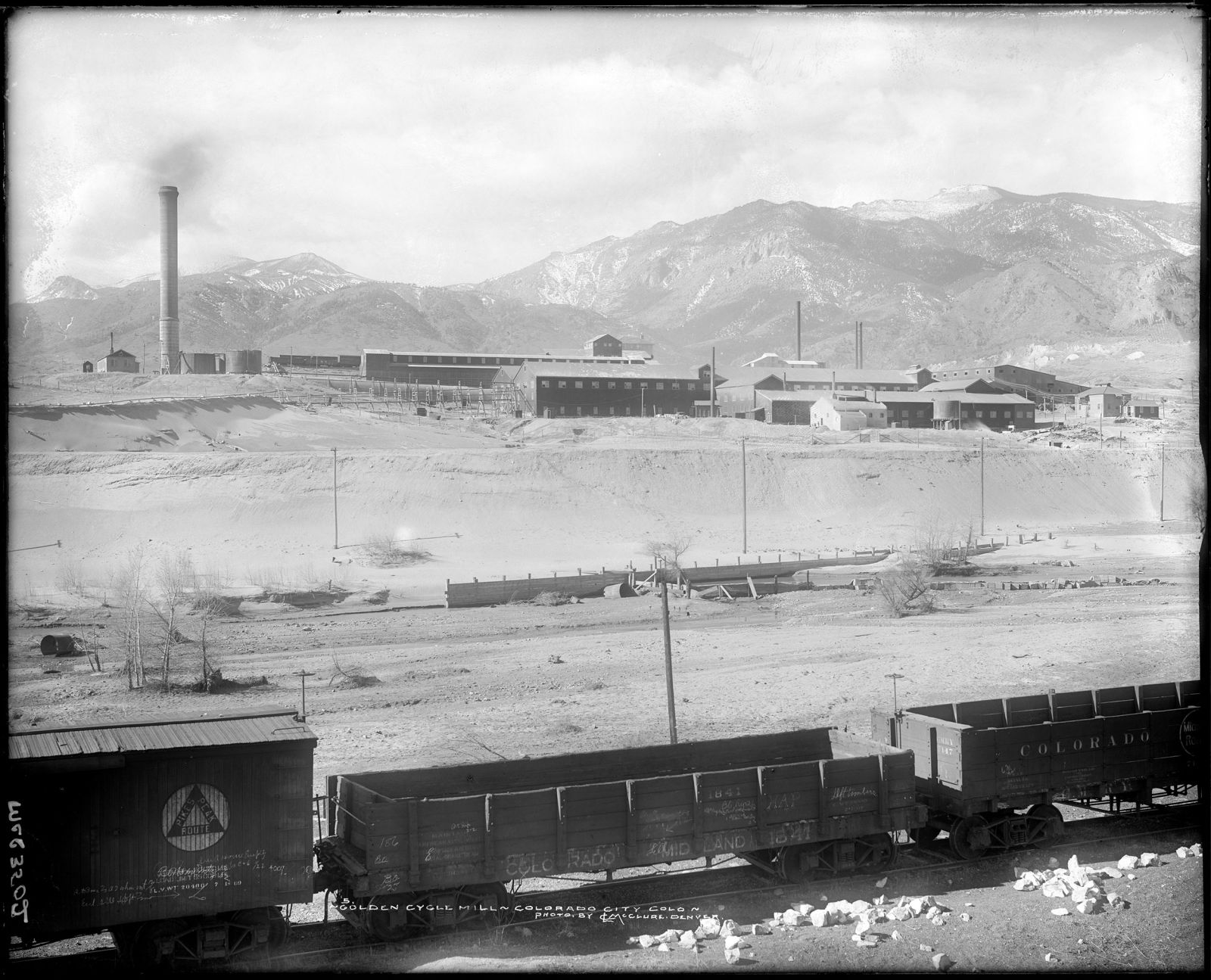 Train arrives at Golden Cycle Mill
